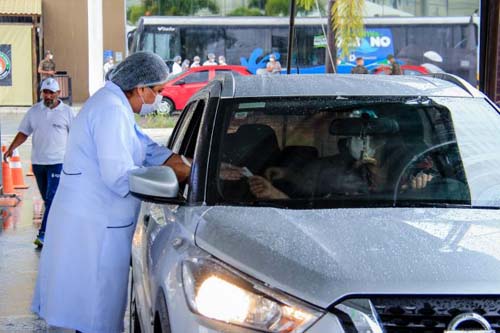 Vacinação drive-thru contra influenza acontece no final de semana