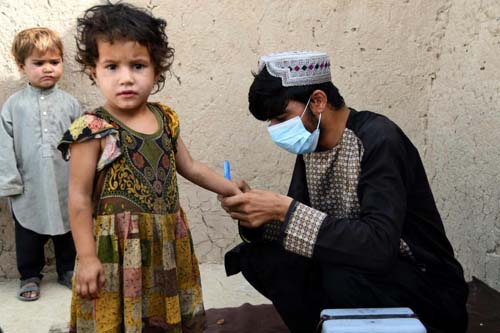 OMS e Unicef soam 'alerta vermelho' por queda da vacinação infantil no mundo