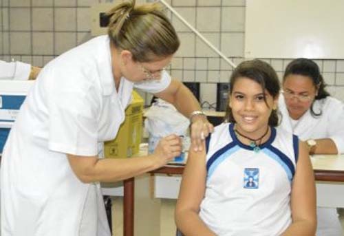 Sesau reforça a importância da vacina contra o HPV na prevenção do câncer de colo do útero
