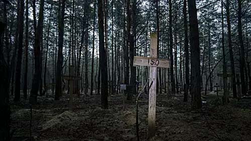 Vala comum com mais de 400 corpos descoberta em Izyum na Ucrania