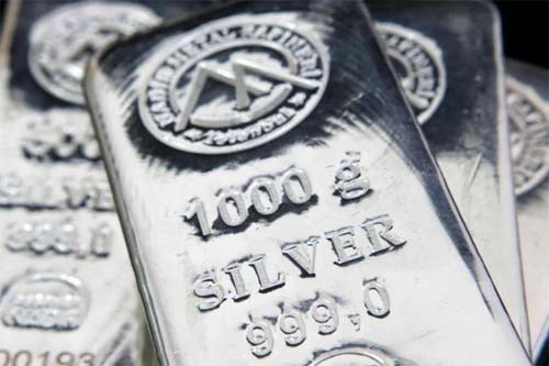 Prata registra seu valor mais alto na história impulsionada por demanda e políticas econômicas