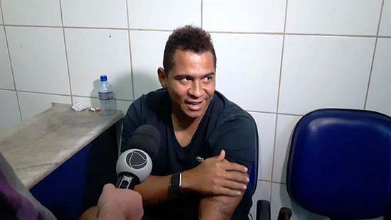 Walter é liberado após prestar depoimento na Central de Flagrantes I