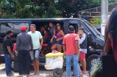 Durante viagens do feriadão, passageiros denunciam superlotação em transportes alternativos