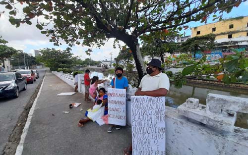 ‘TENHO FOME’: Venezuelanos buscam ajuda em sinais de trânsito de Maceió