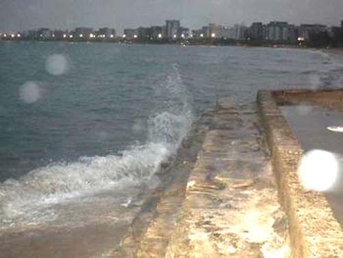 Marinha alerta para perigo de ressaca, altas ondas e ventos fortes no litoral de Alagoas
