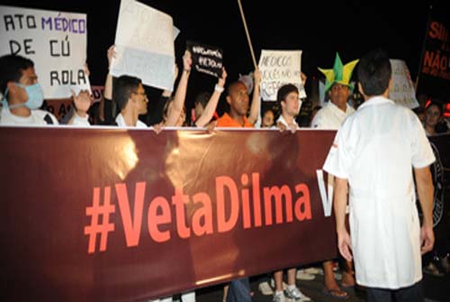 Profissionais da saúde protestam contra Ato Médico na Esplanada