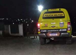 Jovem é executado com mais de 10 tiros em frente a supermercado