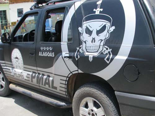 Suspeito de tráfico segue internado após ser baleado ao reagir a abordagem policial em Penedo