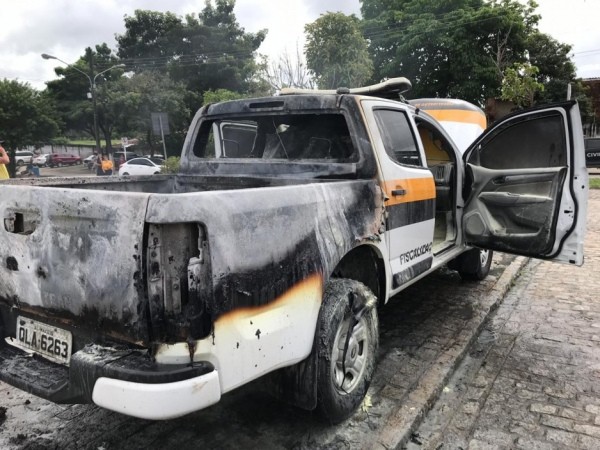 Homem é preso por atear fogo a viatura da SMTT em Maceió