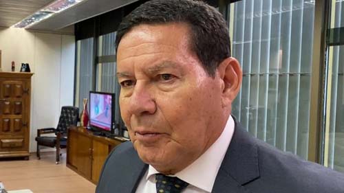 Mourão: 'Precisa acabar essa história de que Forças Armadas estão metidas na política'