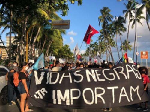 Manifestantes vão às ruas de Maceió protestar contra o racismo