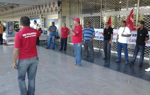 Walmart não paga e seguranças fecham o Hiper Bompreço