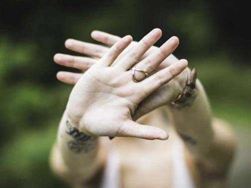 Homem ateia fogo em companheira; em Rio Largo, outra mulher é ferida com faca pelo ex