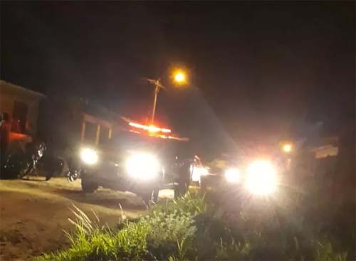 Ancião é preso após esfaquear dois netos em festa de natal da família