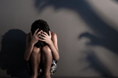 Vítima de estupro morde órgão sexual do suspeito para se livrar do criminoso