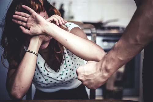 AL tem uma das maiores taxas de feminicídios do país; 65% dos casos envolvem armas de fogo