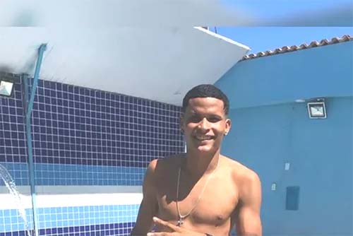 Jovem morre após colidir carro em poste na Santa Amélia