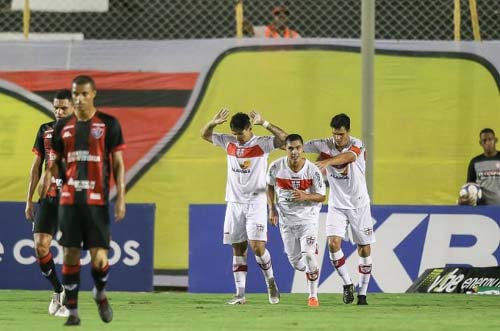 Vitória acionará na Justiça o CRB por calote de R$ 100 mil pelo empréstimo de Léo Ceará