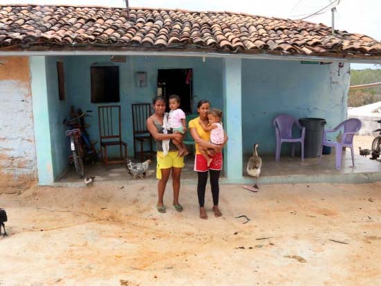 Êxodo aumenta e 'viúvas da seca' tentam sobreviver em meio à escassez no Sertão