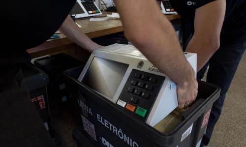 Voto impresso tem apoio de maioria em comissão e deve avançar na Câmara