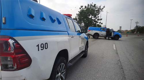 Após noite de tiroteio entre milicianos, PM reforça patrulhamento em Santa Cruz no Rio de Janeiro