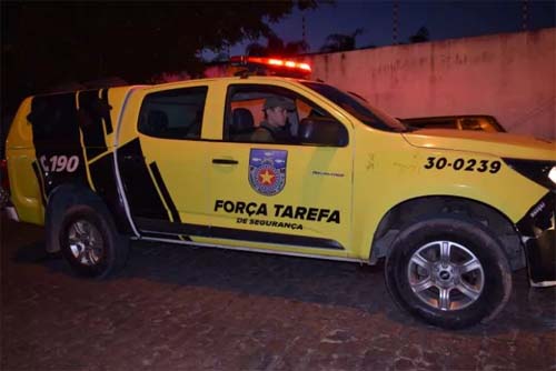 Corpo de homem é encontrado enterrado em cova rasa de matagal