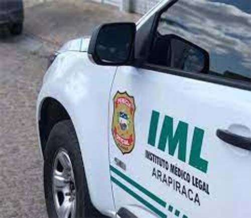 Homem é abordado na porta de carro e é morto com mais de 10 tiros