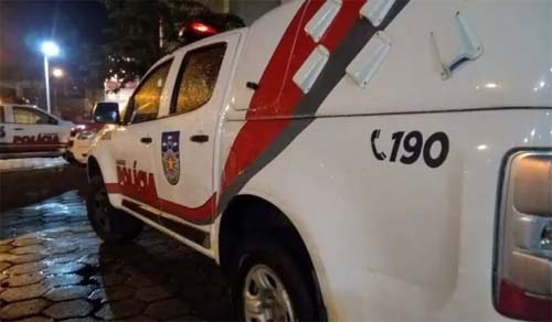 Corpo de jovem em putrefação é encontrado em matagal