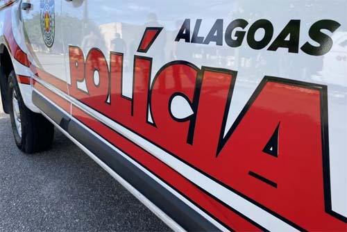 Jovem é morto a tiros por encapuzados que invadiram casa e derrubaram porta do banheiro