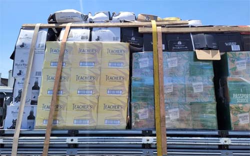 Mais de mil caixas de whisky, rum e vodka sem documentação fiscal são retidas pela Sefaz