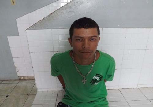 Ação rápida da Polícia Militar prende acusado de assassinar jovem em Penedo 