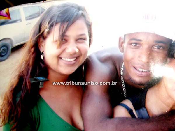 Homens invadem casa, matam auxiliar de serviços gerais e ferem mortalmente sua esposa