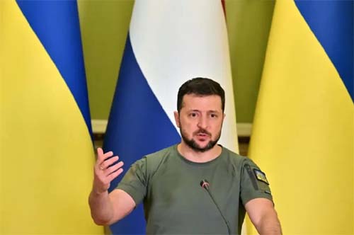 Zelensky pede mais tanques de combate e incita Ocidente a seguir exemplo de França 