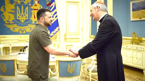 Zelenskyy assiste à tomada de posse do Papa Leão XIV no Vaticano
