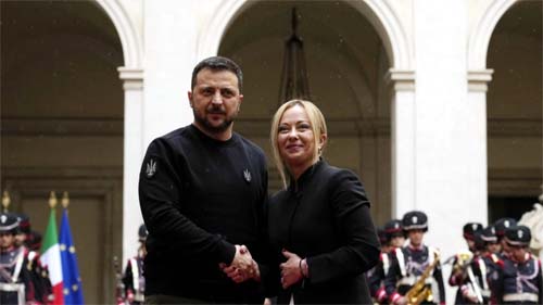 Sob alta segurança, Zelensky se reúne em Roma com premiê da Itália e papa Francisco